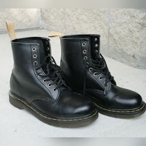 Dr.Martens Black boots made with Vegan Leather